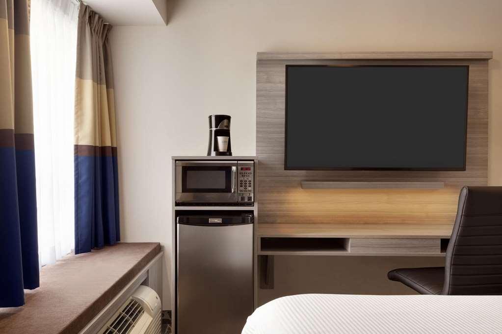 Microtel Inn & Suites By Wyndham Kanata Ottawa West Room photo