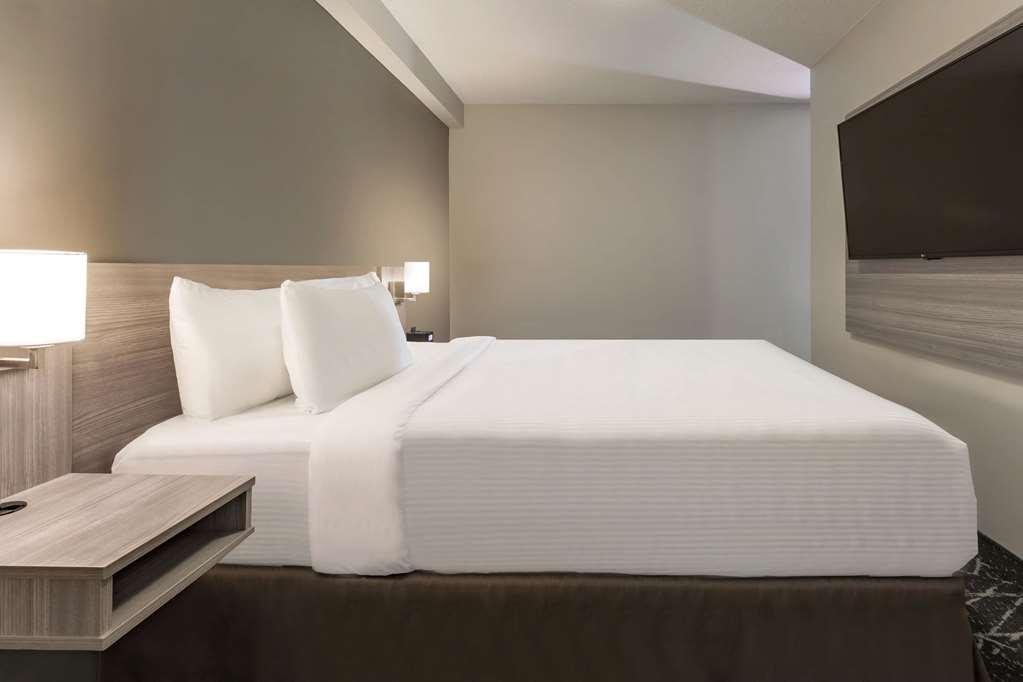 Microtel Inn & Suites By Wyndham Kanata Ottawa West Room photo