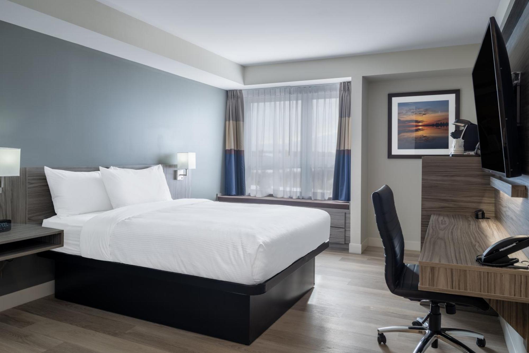 Microtel Inn & Suites By Wyndham Kanata Ottawa West Exterior photo