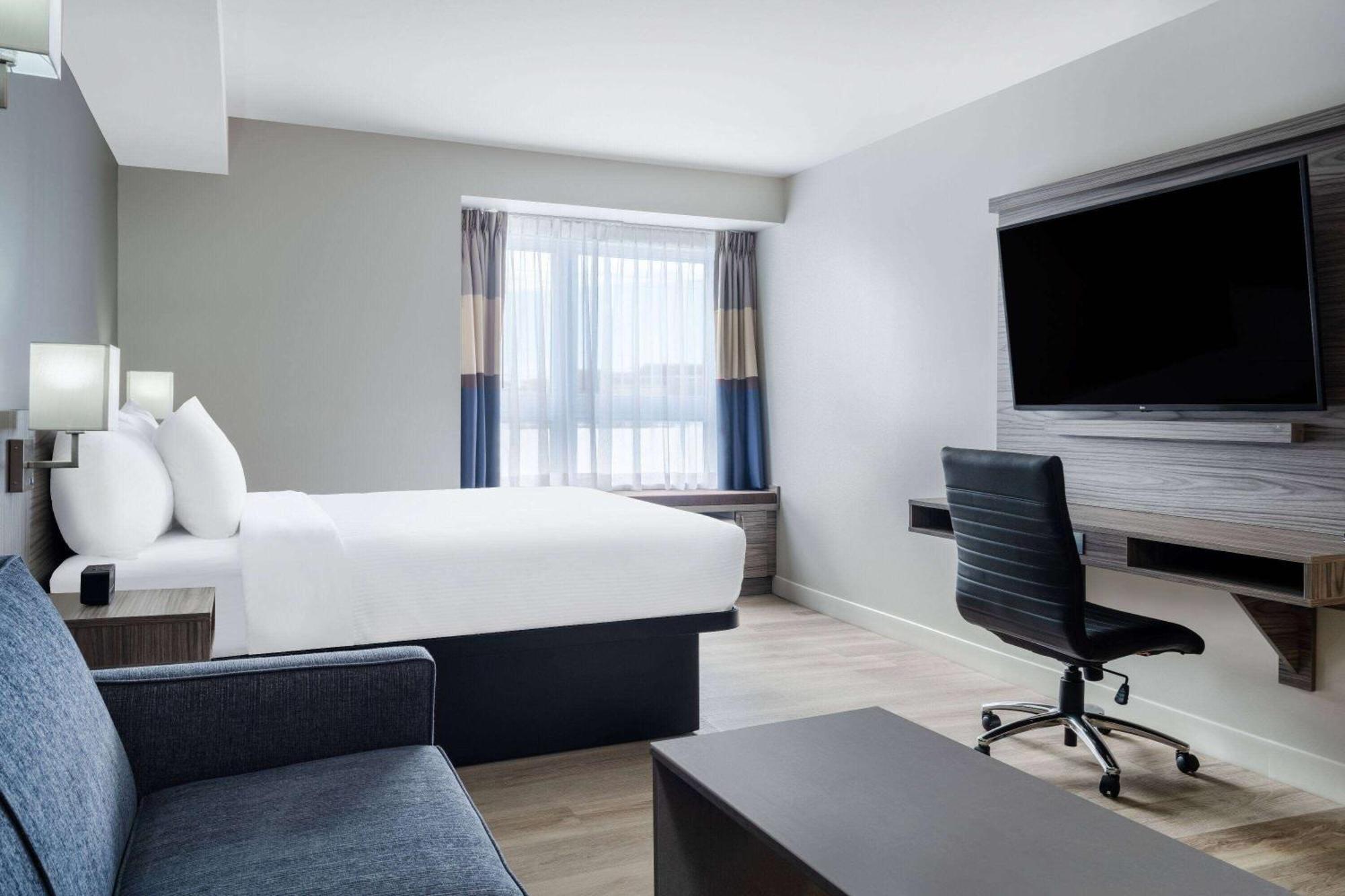 Microtel Inn & Suites By Wyndham Kanata Ottawa West Exterior photo