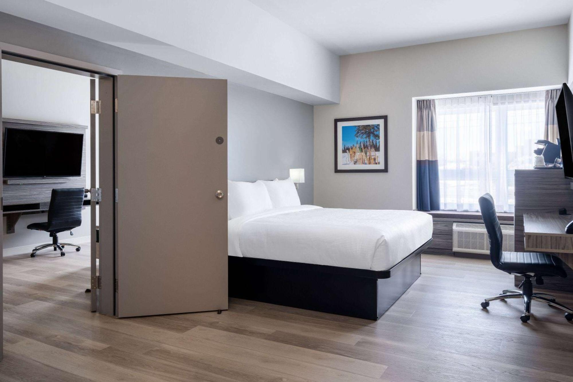 Microtel Inn & Suites By Wyndham Kanata Ottawa West Exterior photo