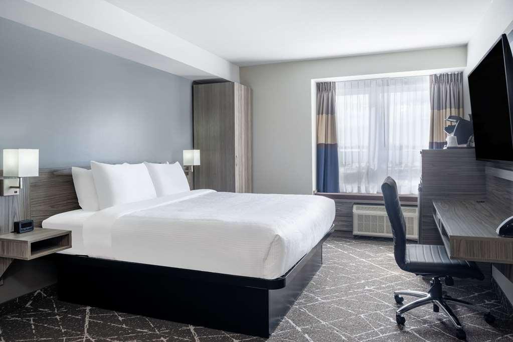 Microtel Inn & Suites By Wyndham Kanata Ottawa West Room photo
